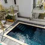Needa's - Freedom With Private Pool فيرغا كالاماتا
