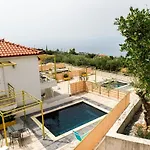 Needa's - Freedom With Private Pool