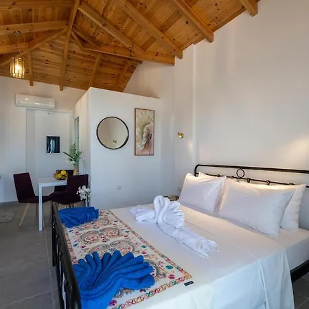 Needa's - Freedom With Private Pool