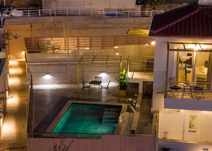 Needa's - Freedom With Private Pool