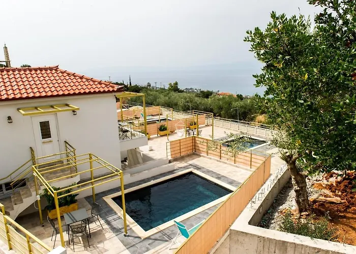 Needa's - Freedom With Private Pool