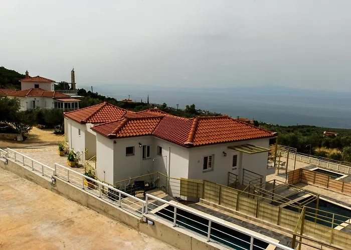 Needa's - Freedom With Private Pool